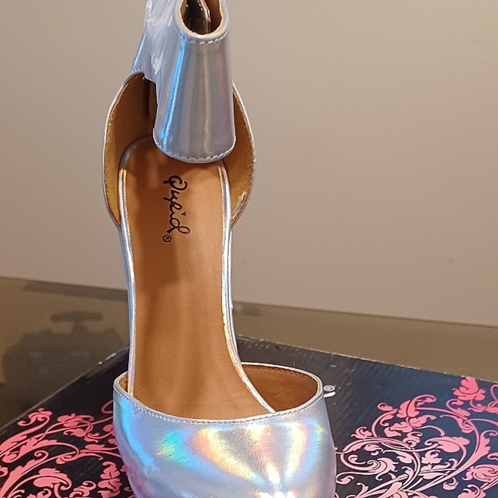 Quip Platform Shoes Color: Silver Hologram Sizes: 7.5